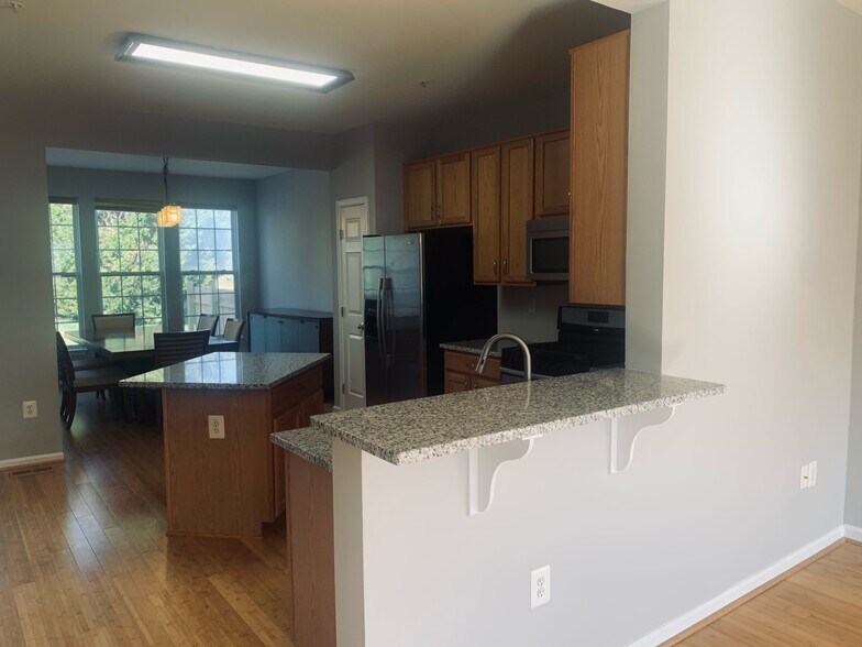 Kitchen 4 - 6520 Landing Way