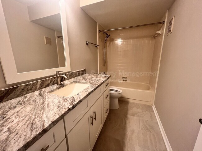 Building Photo - 17 Escondido Cir