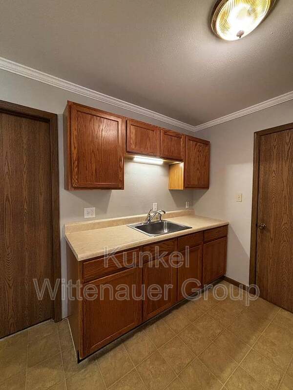 Building Photo - 2609 Sierra Dr