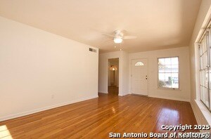 Building Photo - 922 Sumner Dr