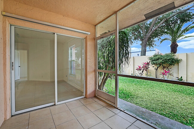 Building Photo - 320 NE 42nd St