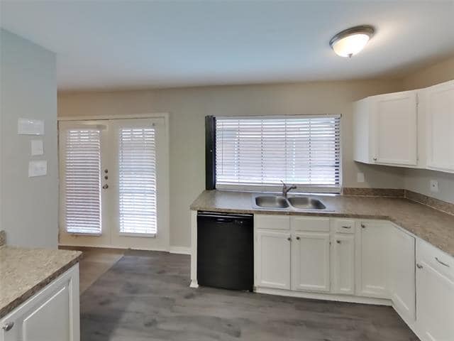 Building Photo - 4114 Hartford Dr