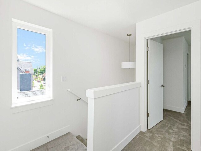 Building Photo - 3654 SE 67th Ave