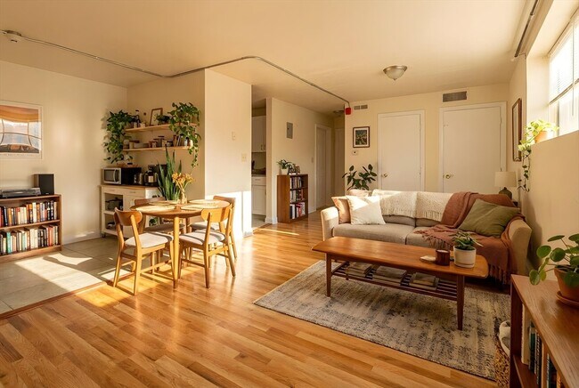 Building Photo - 120 Bradlee St