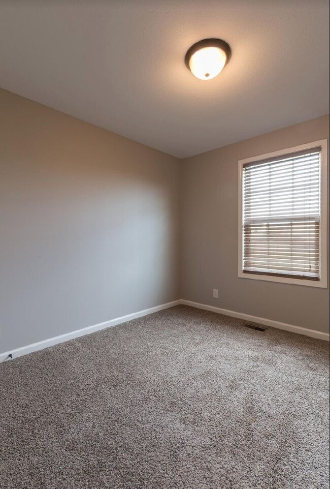Building Photo - 3 Bedroom Dog Friendly Home For Rent!