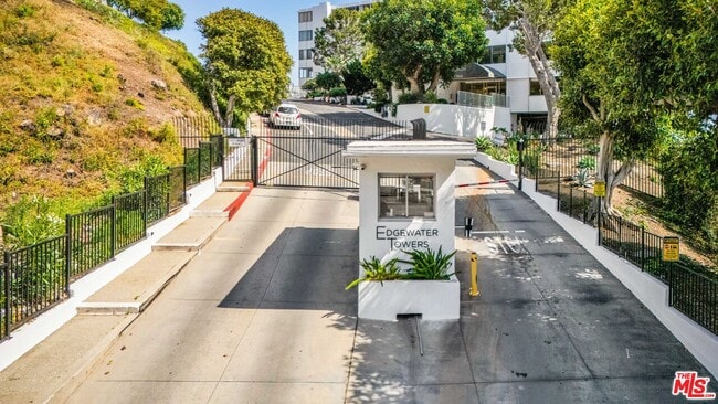 Building Photo - 17352 Sunset Blvd