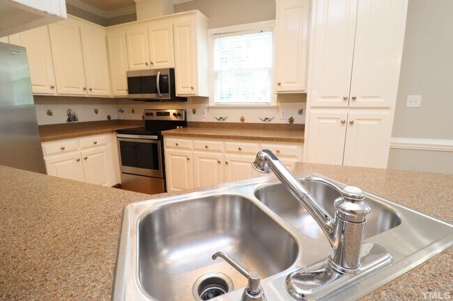 Building Photo - 100 Pebble Ridge Farms Ct