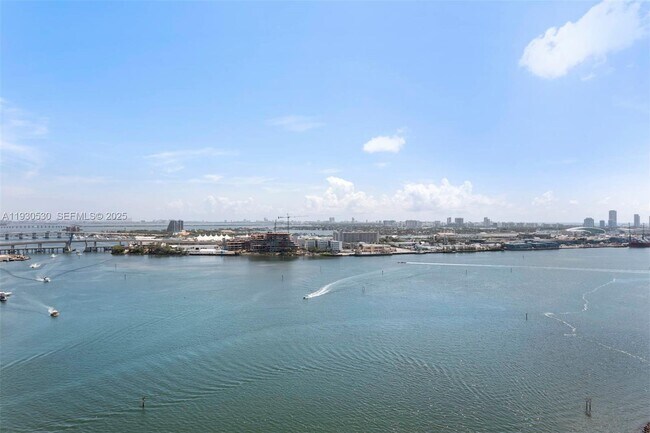 Building Photo - 888 Brickell Key Dr