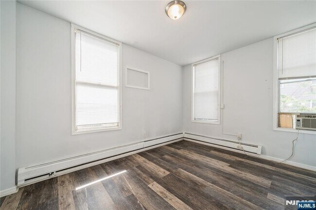 Building Photo - 309 14th St
