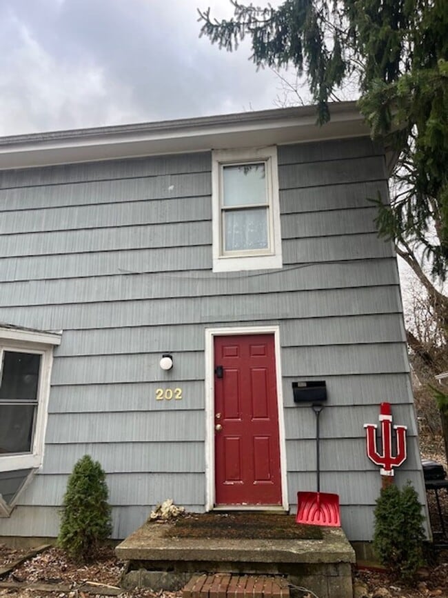 Building Photo - 5 bedroom, 3 bath home- Available August 2026!