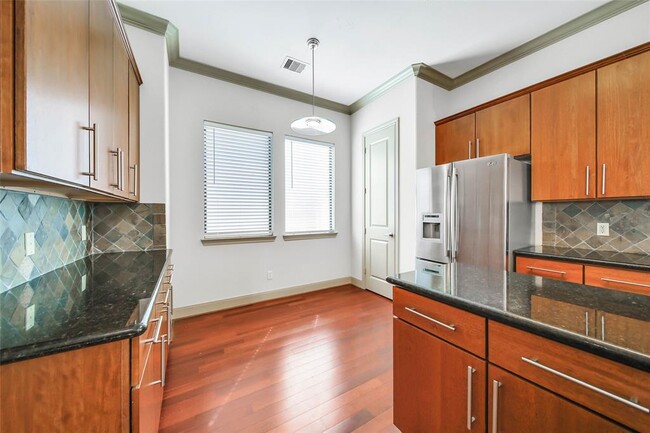 Building Photo - 5221 Eigel St