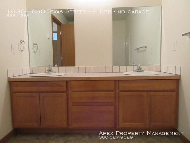 Building Photo - Central Bellingham - Eureka Townhomes