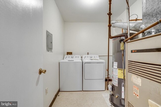 Building Photo - 38 Holly Ct