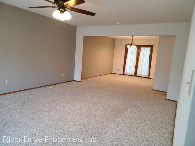Building Photo - 4 br, 2.5 bath House - 3355 San Fernando C...
