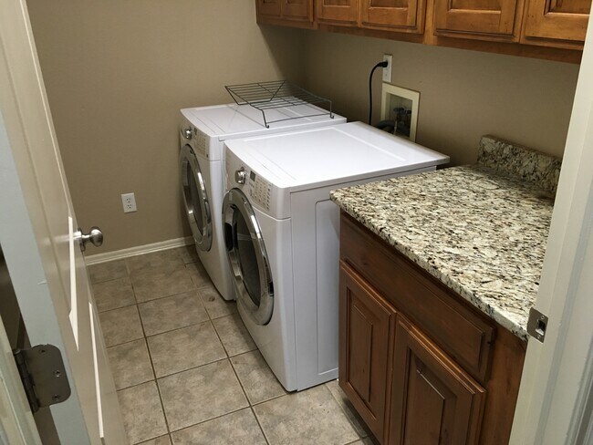 Building Photo - 4201 W Kent St