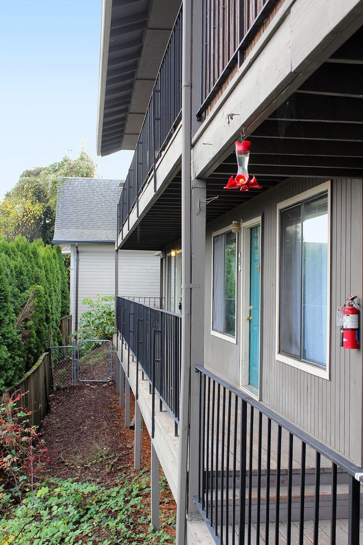 Building Photo - 1118 SE Rhone St