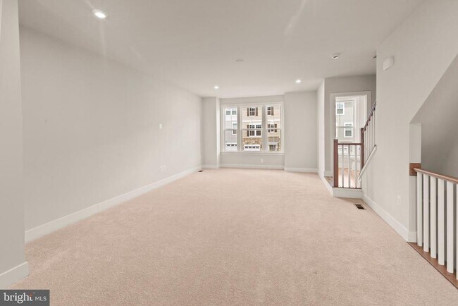 Building Photo - 10512 Hinton Wy