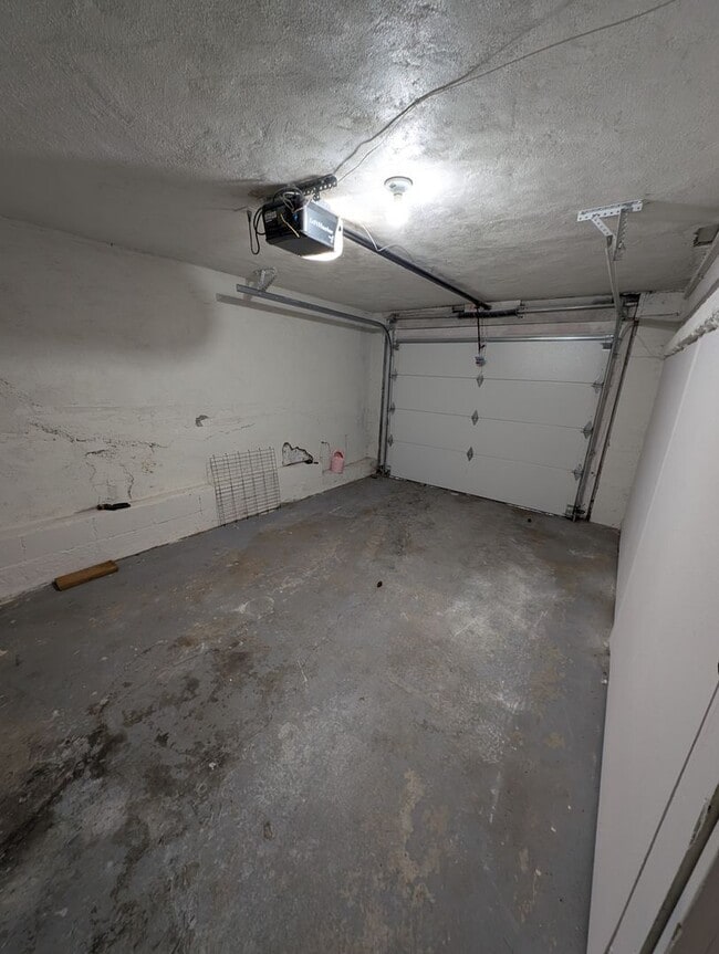 Building Photo - Updated 3 Bedroom Charmer in the Heart of ...