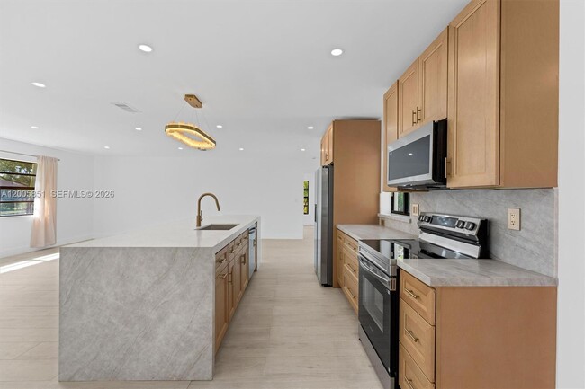Building Photo - 401 SW 63rd Terrace