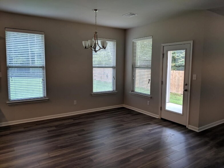Building Photo - 8194 Fairlane Dr