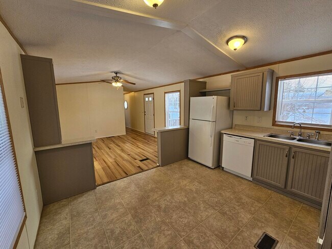 Building Photo - 54 Noble Ln