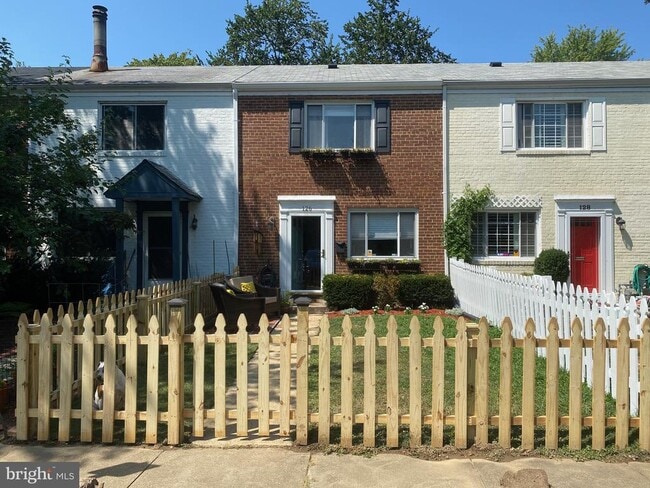 Building Photo - 126 E Rosemont Ave