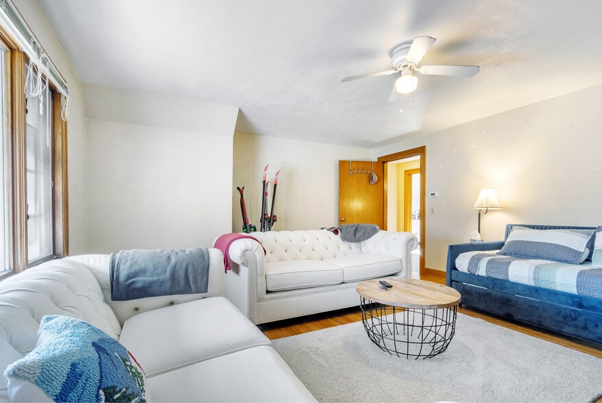 Building Photo - 302 S Brooks St