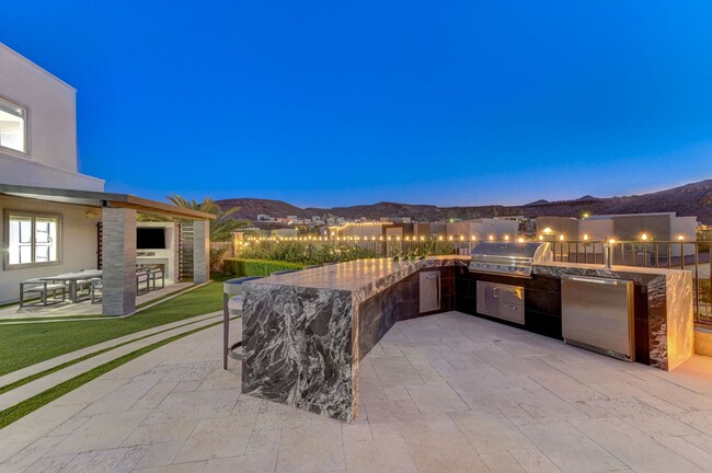 Building Photo - LUXURY 5 BED 4.5 BATH IN THE CANYONS 89052