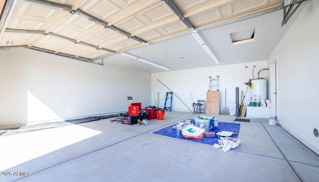 Building Photo - 37718 W Wedgewood Ave