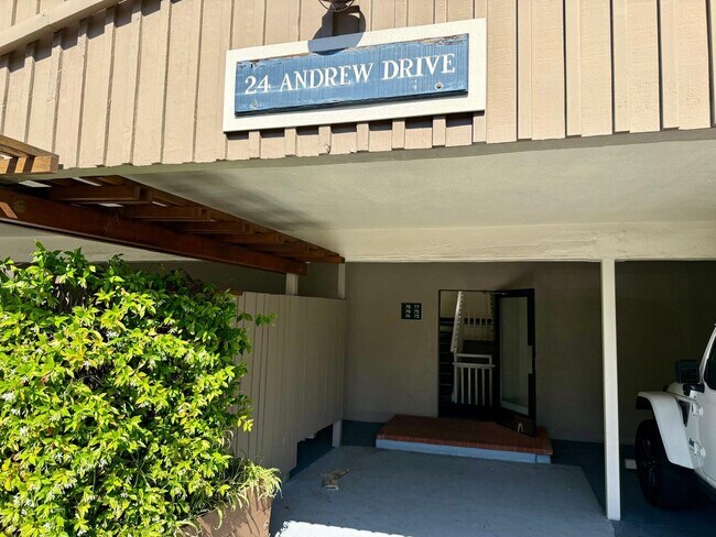 Building Photo - BEAUTIFUL UPPER 3BD/2BA UNIT PLUS BONUS ROOM. TIBURON CONDO. MT.TAM VIEWS!