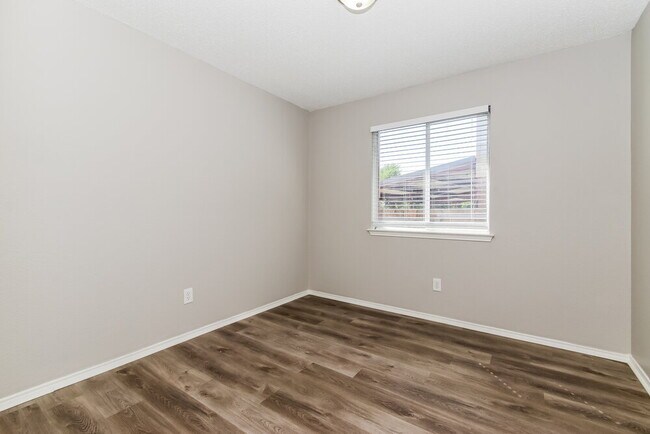 Building Photo - 1034 Hampton Dr