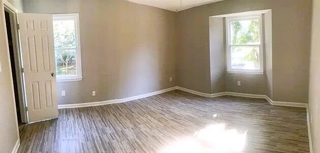 Building Photo - 1320 Park Glen Dr