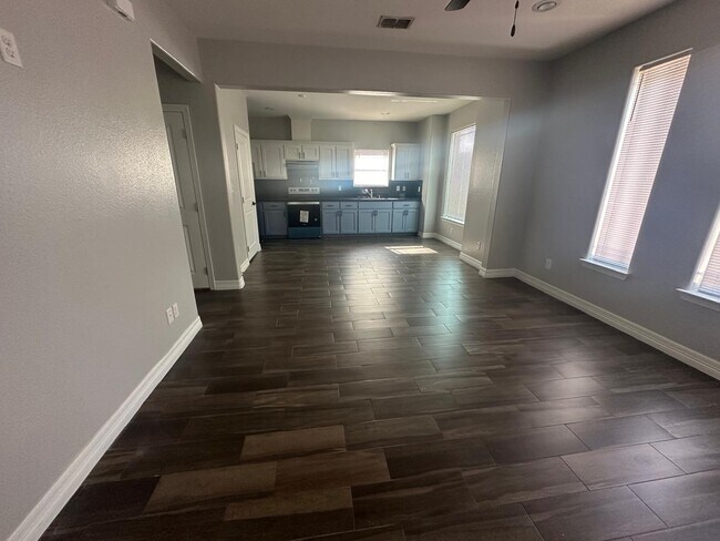 Primary Photo - 215 Fig Dr