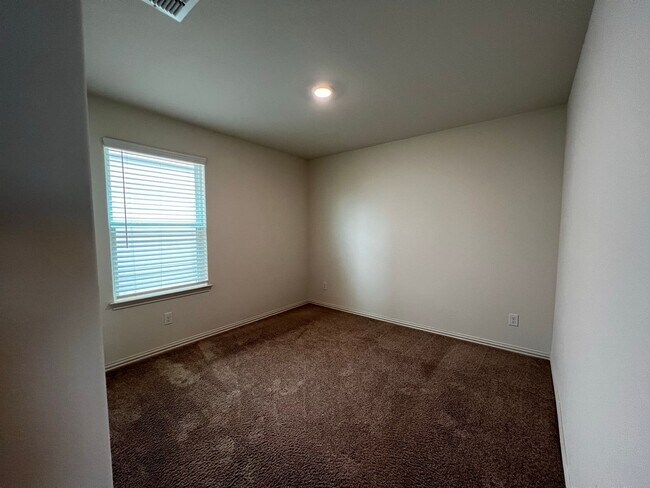 Building Photo - 7326 Anchor Cyn