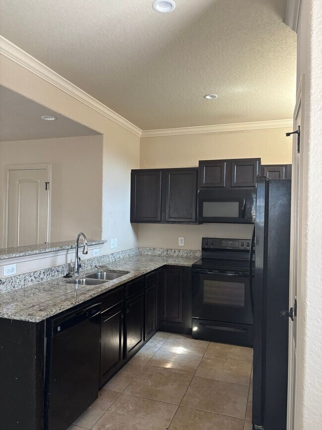 Building Photo - Lake View Drive