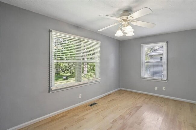 Building Photo - 2266 N Shallowford Rd