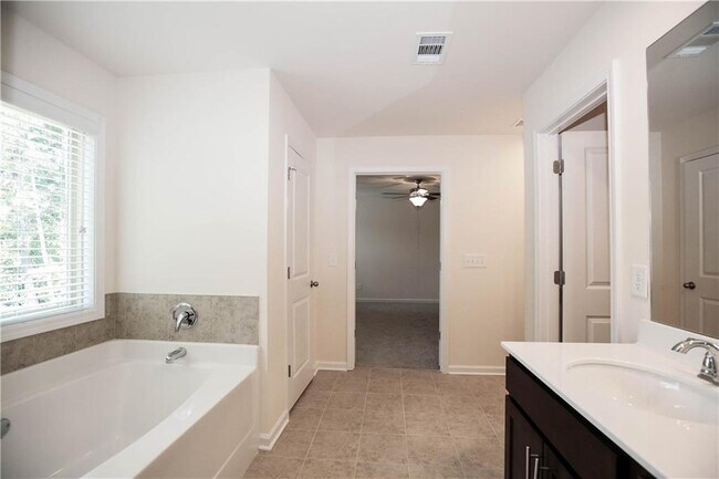 Building Photo - 4295 Almanor Cir