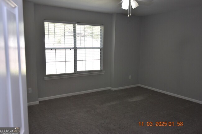 Building Photo - 202 Hallowes Dr S