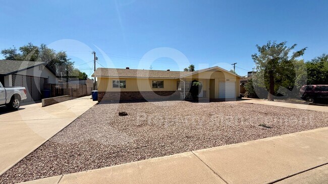 Building Photo - 1233 W 9th St