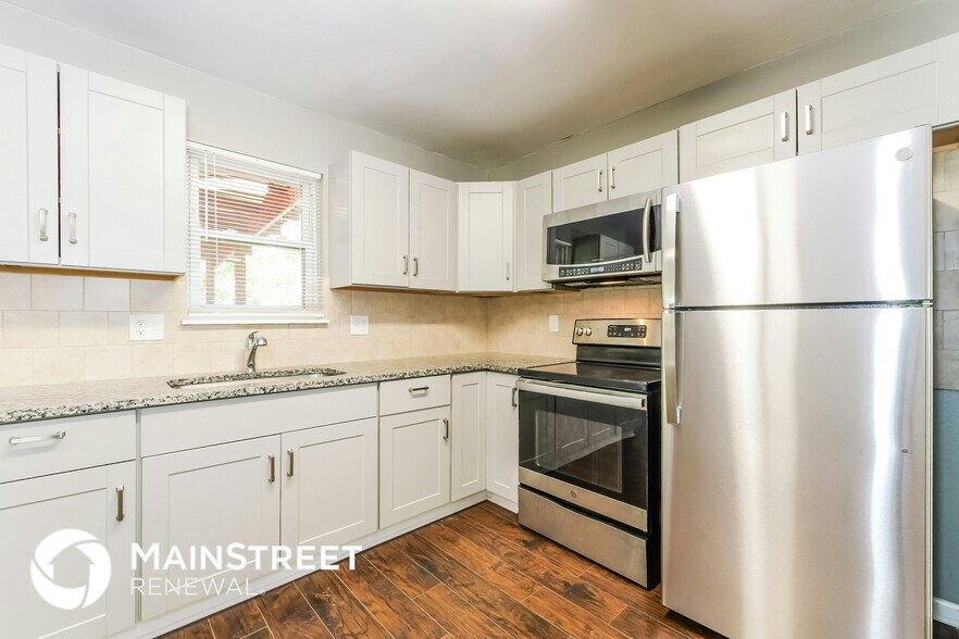 Building Photo - 404 SW Keystone Ct