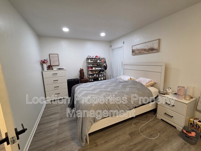 Building Photo - 1311 W 19th Terrace