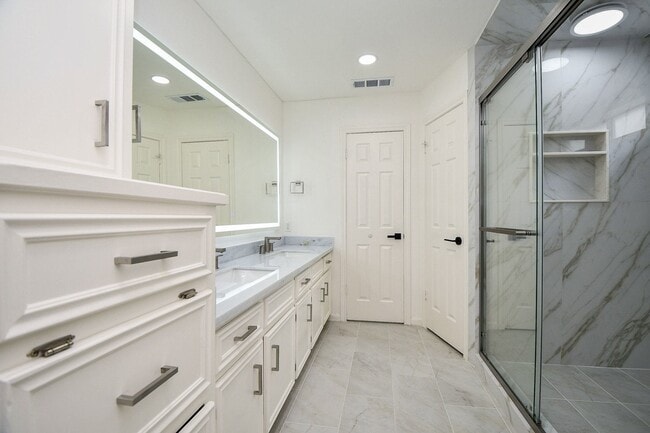 Building Photo - 11615 Trailmont Dr