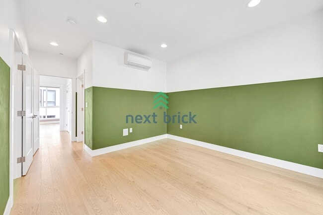 Building Photo - 2 bed and 2.5 bath Modern Townhome Downtow...