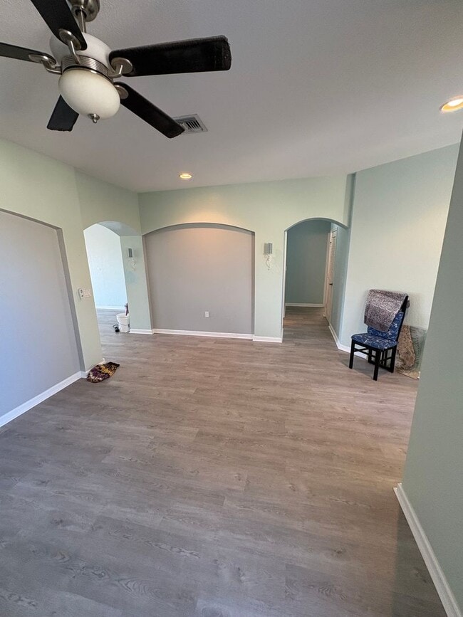 Building Photo - 3/2/1 Townhome in River Glen!  More Pics C...