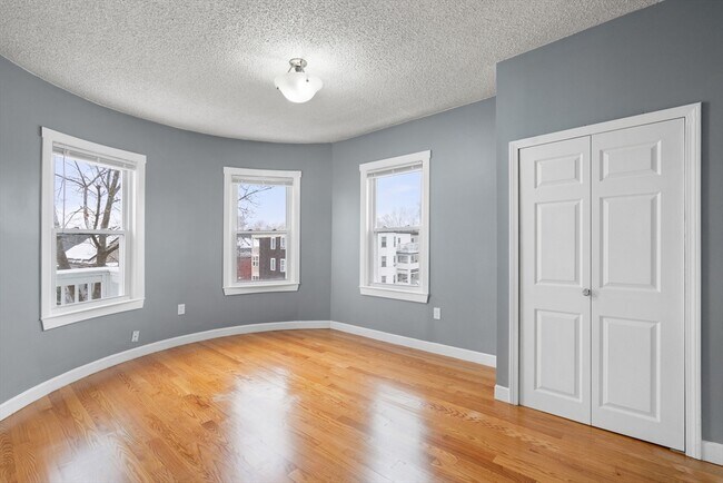 Building Photo - 97 Welles Ave
