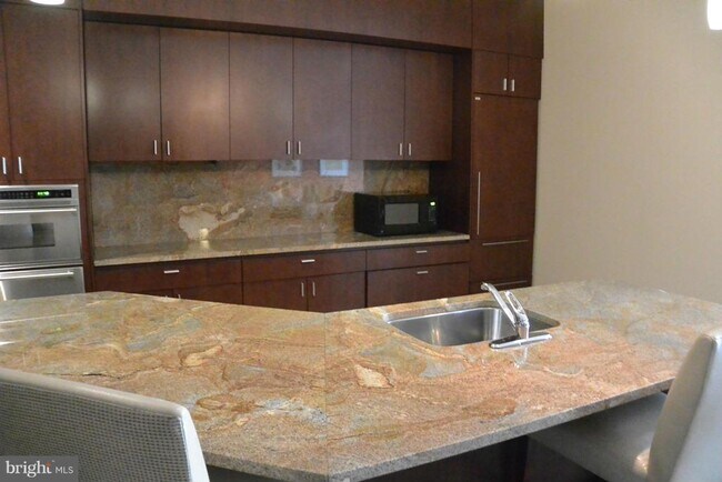 Building Photo - 11770 Sunrise Valley Dr