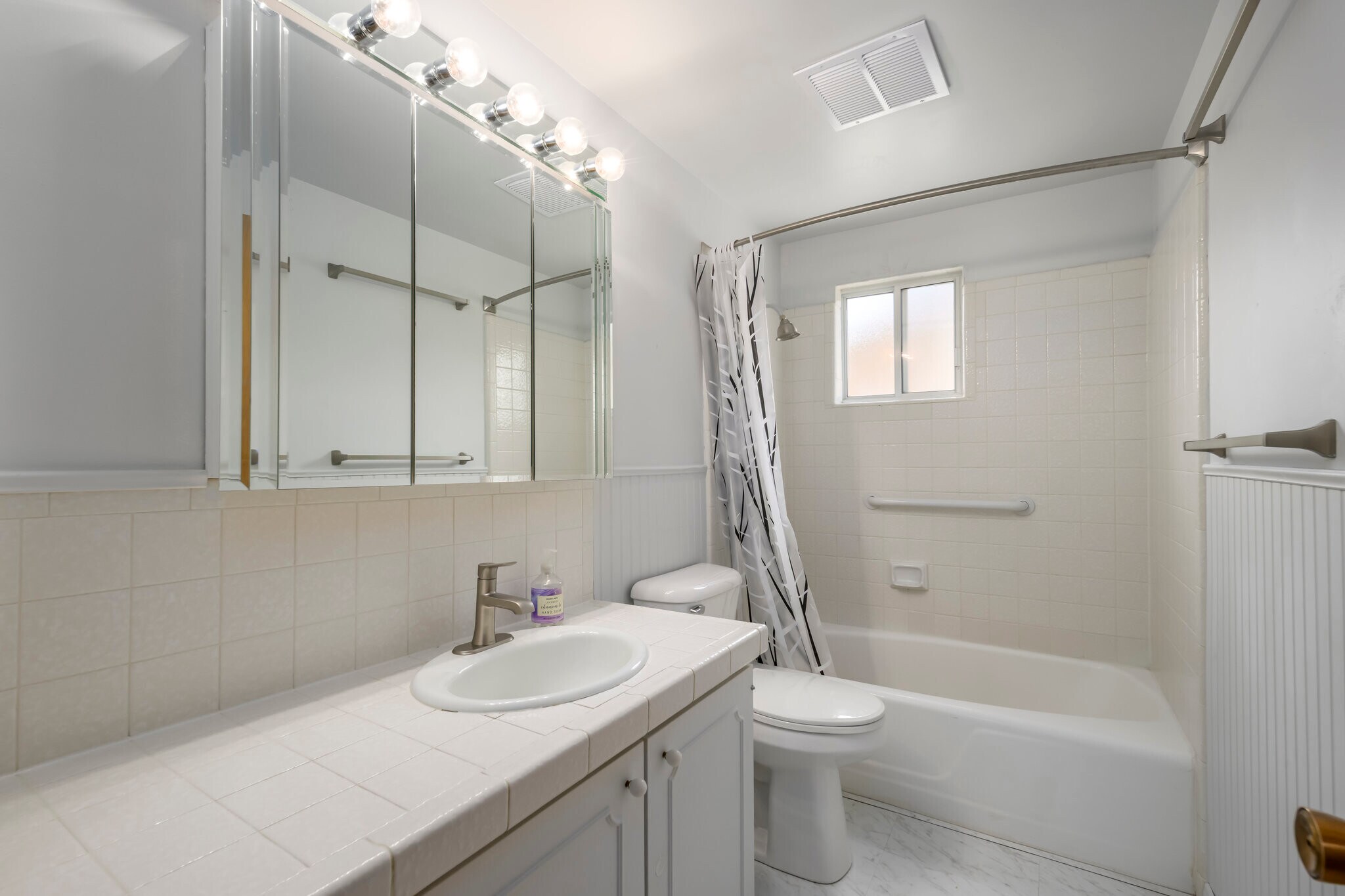 Building Photo - 547 N 650 E