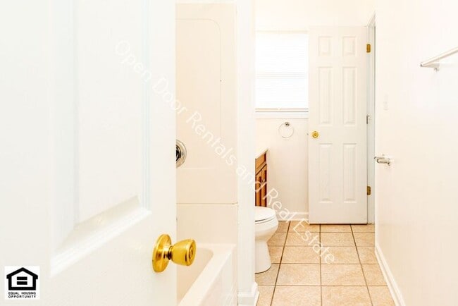 Building Photo - 6628 Redbud Dr