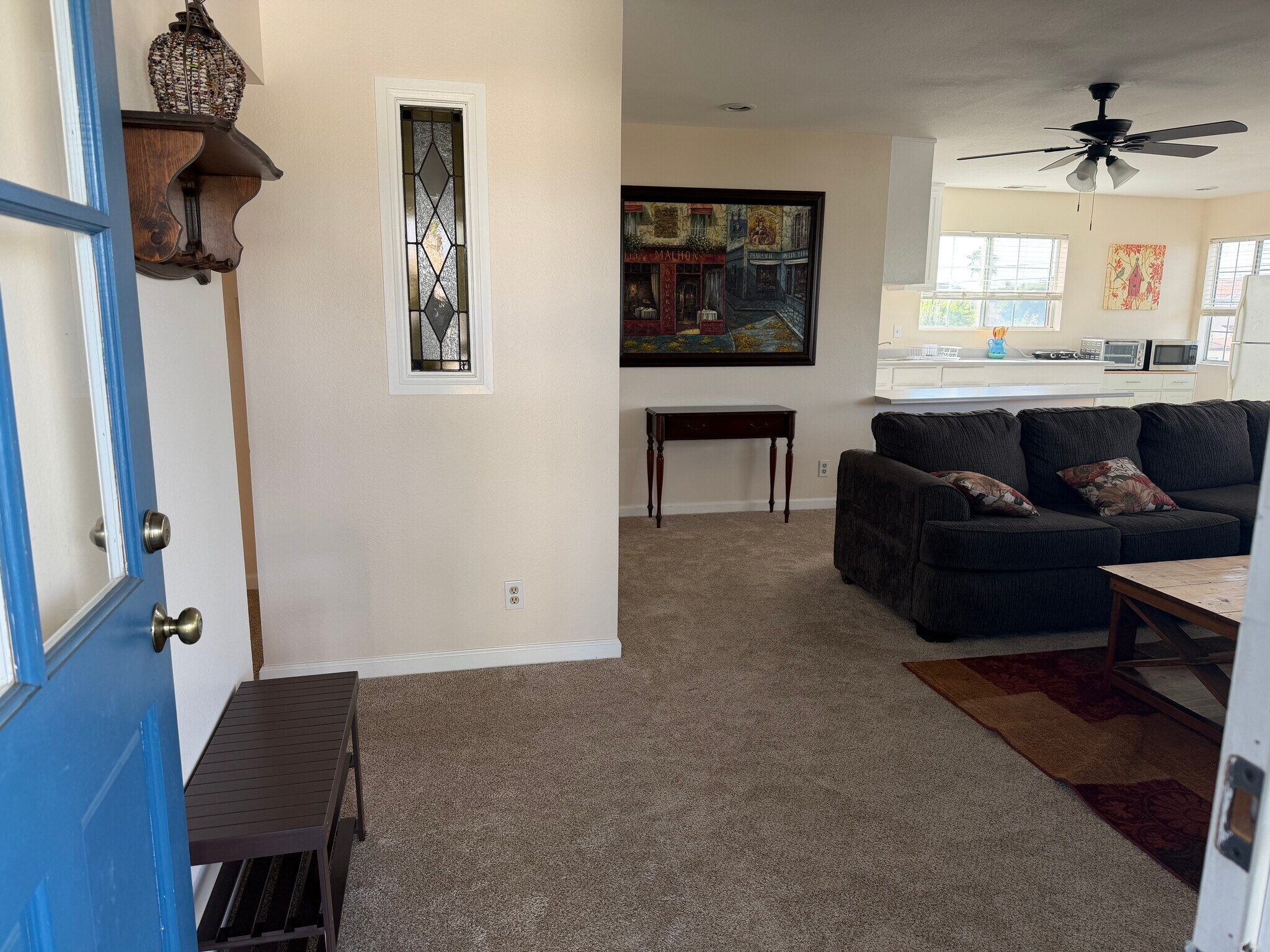 Entry area - 14902 Eastwood Ave