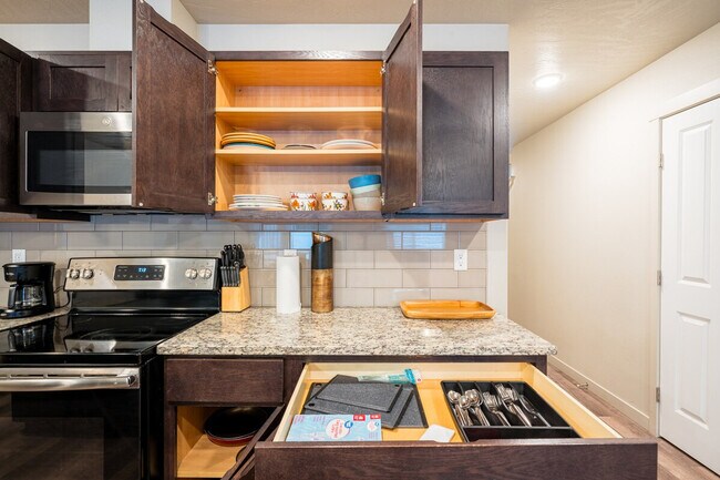 Building Photo - 5 S Kellogg St